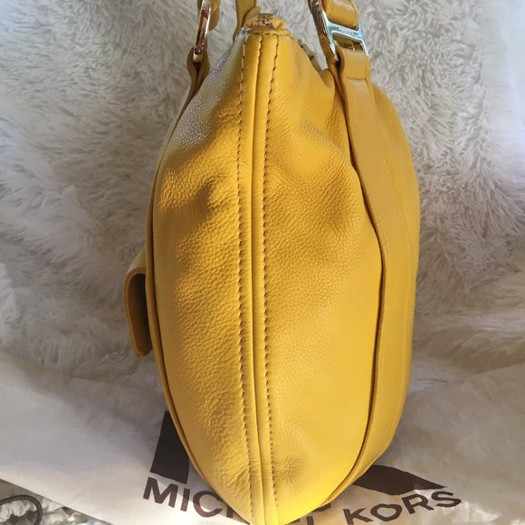 Michael Kors Large Yellow Leather Handbag - Picture 5 of 16